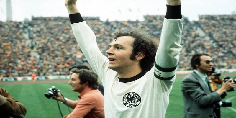 Franz Beckenbauer là huyền thoại vĩ đại của làng túc cầu